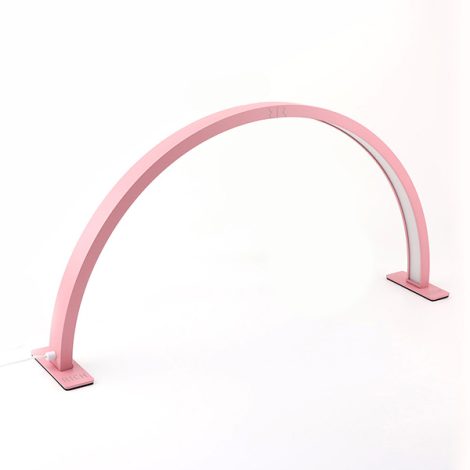 premium-pink-stolna-lampa-2025-1.jpg